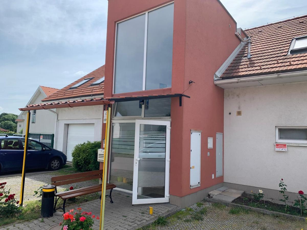 Apartments Biely Kostol Εξωτερικό φωτογραφία